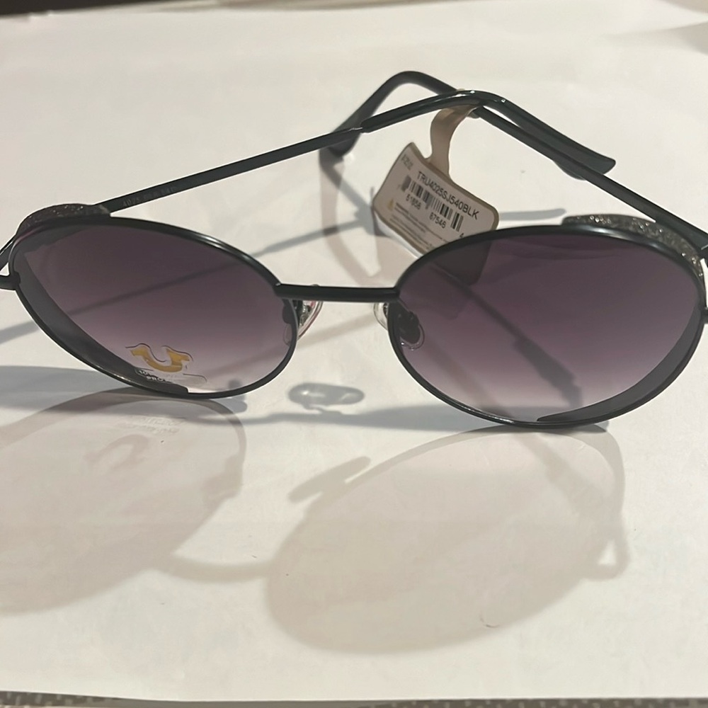 TRUE RELIGION MENS SUNGLASSES, BLACK ROUND, RETRO SMOKEY LENS TENT 100% UVA NWT